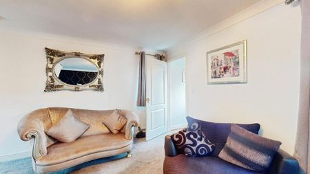 4 bedroom semi-detached house to rent - Photo 4