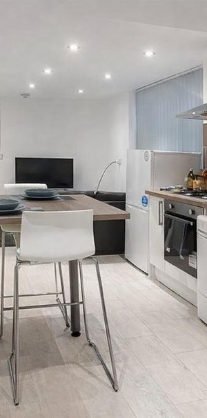 1 bedroom in a house share to rent - Photo 1