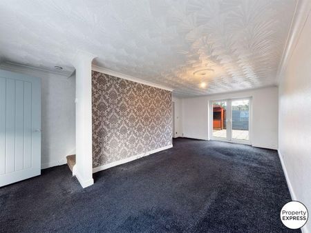 4 bedroom semi-detached house to rent - Photo 2