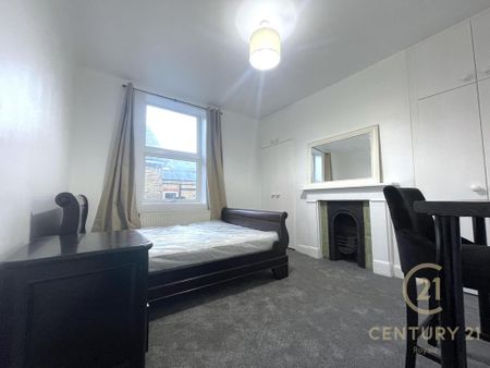 4 bedroom apartment to rent - Photo 4