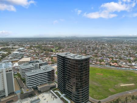 LUXURIOUS APARTMENT WITH STUNNING WATER VIEWS - Photo 4