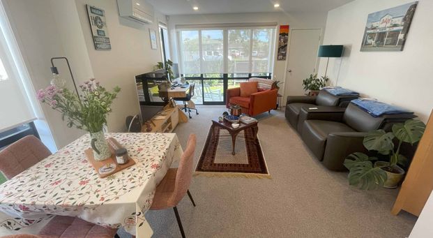 Modern 2 Bed & 2 Bath | Great location! - Photo 1