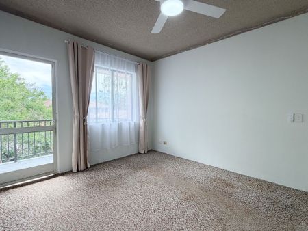 Updated 2- Bedroom Unit - Close to Everything! - Photo 3
