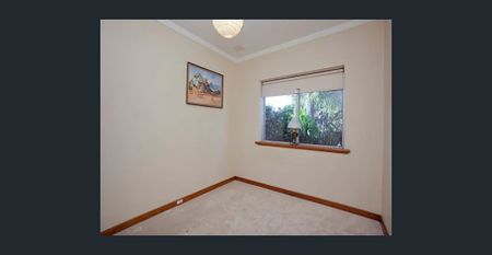 STREET FRONT Renovated Large Semi Detached Duplex Half House. Shenton College and Jolimont Primary school zones. - Photo 4