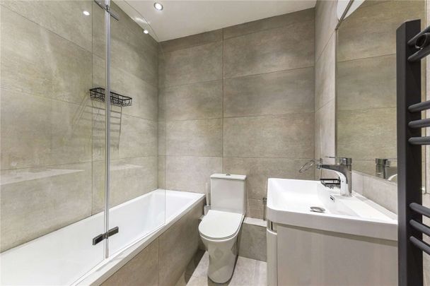 SHARERS/HMO friendly - This four double bedroom triplex apartment with private terrace. - Photo 1