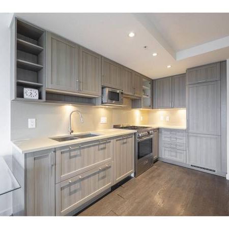 $2,550 – 30th floor 1br/1den Joyce-Collingwood/Metrotown - Photo 1