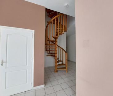 Location Appartement 3 pièces 82m² ELBEUF 76500 - Photo 3