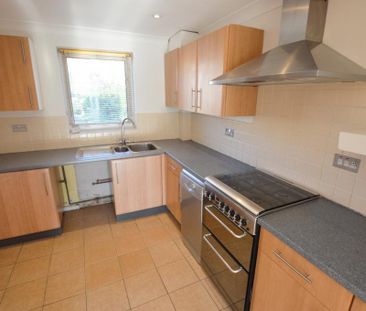 3 bedroom end of terrace house to rent - Photo 5