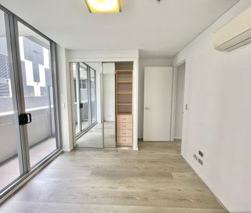 Modern 1 bedroom plus study apartment located in the heart of Zetla... - Photo 3