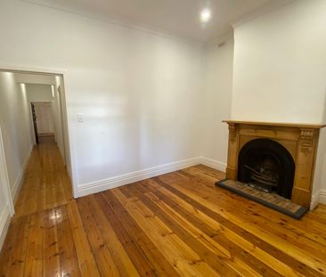 Character 2 Bedroom single-fronted cottage freshly painted and refu... - Photo 1