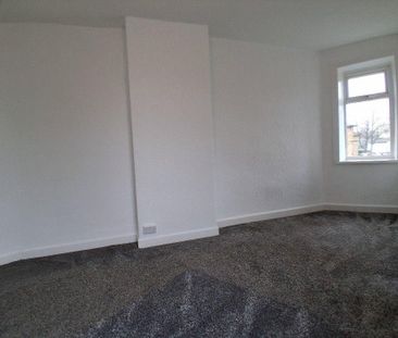 3 bedroom end of terrace house to rent - Photo 5