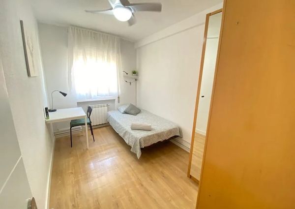 Calle de Sierra Carbonera, Madrid, Community of Madrid 28053