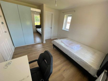 5 bedroom detached house to rent - Photo 4