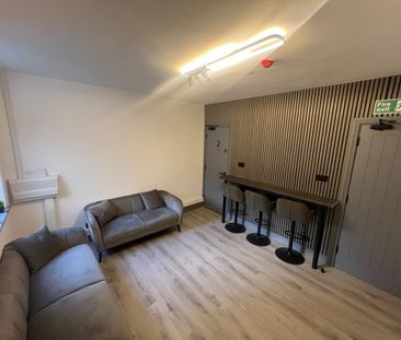 Room in a Shared House, Victoria Street, RG1 - Photo 1