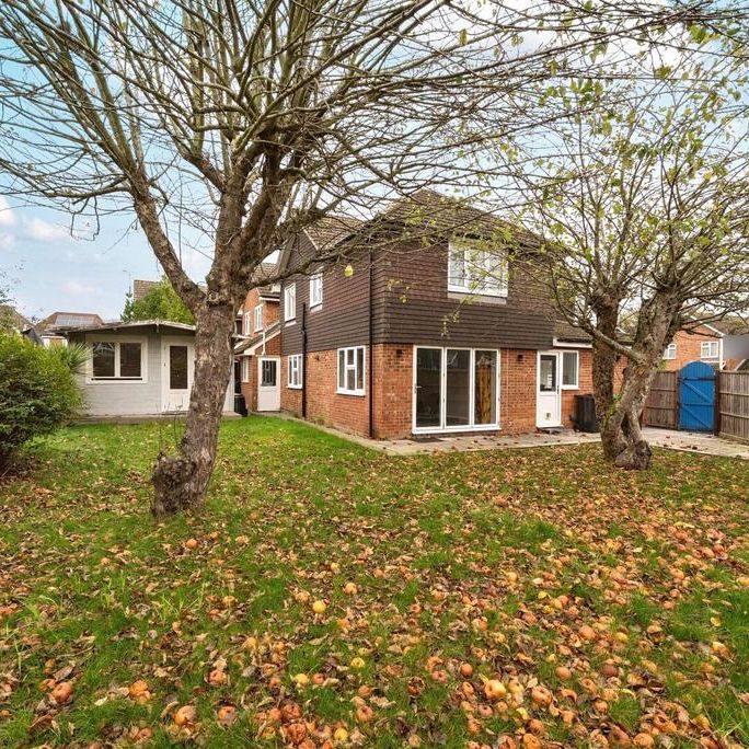 4 bedroom link detached house to rent - Photo 1