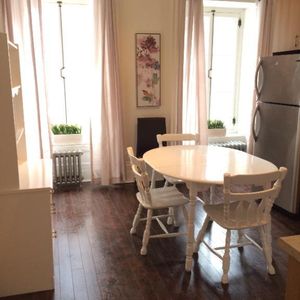 🏠 À LOUER – 3 ½ meublé, chauffé et éclairé – Vieux-Québec - Photo 2