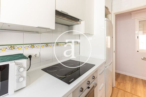 Monthly rental 1-bedroom penthouse with a terrace overlooking the Royal Palace of Madrid - Photo 1