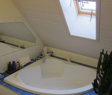 Lots of charm and lake views - Photo 5