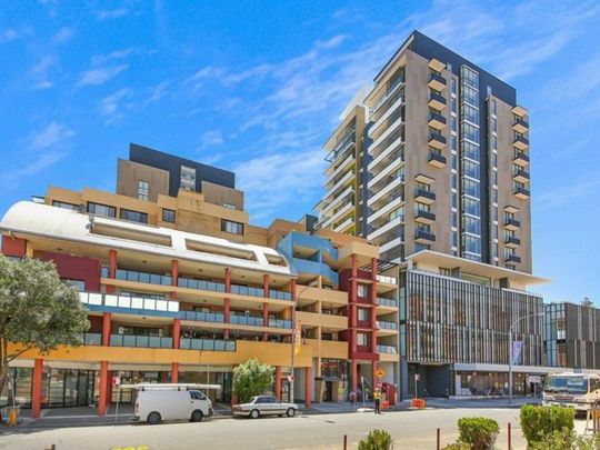 Conveniently Located and Spacious 1 Bedroom Apartment! - Photo 1