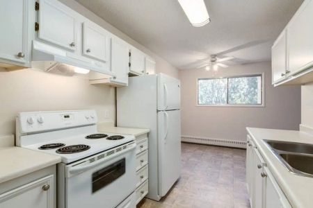 - 3 Bedroom at Victoria County - Photo 3