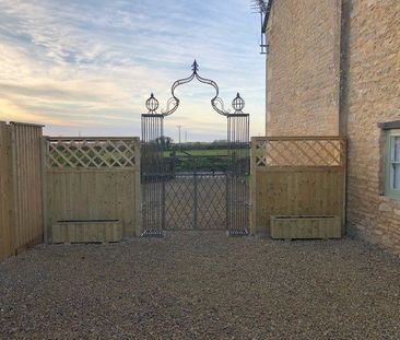 A wonderful and immaculate recently renovated one bedroom cottage j... - Photo 6