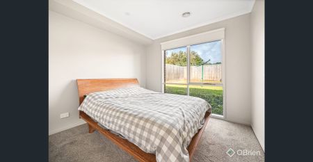 Beautifully Renovated Family Home in Prime Location - Photo 4