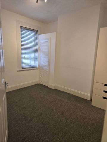 2 Bed Terraced House, Tennyson Road, E15 - Photo 3