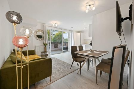 3 bedroom flat to rent - Photo 2