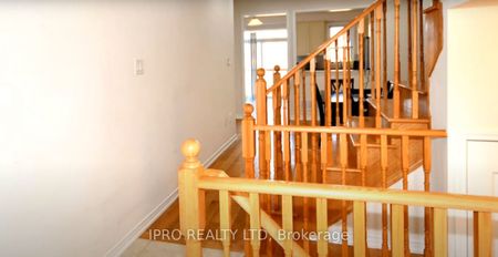 Detached Home For Lease | X8109570 - Photo 4