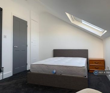 3 bedroom flat to rent - Photo 5