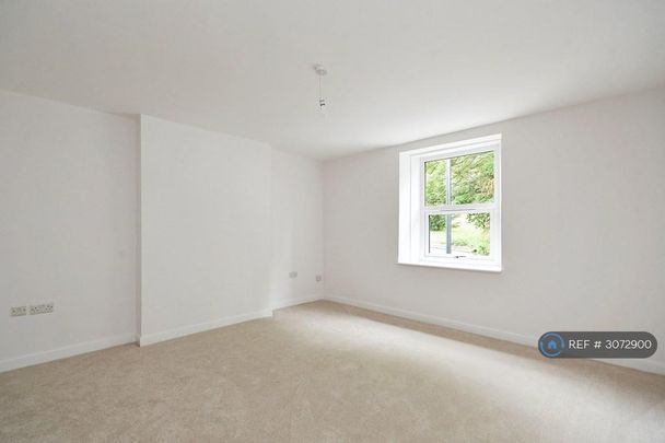 4 bedroom detached house to rent - Photo 1