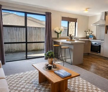 Modern 2-bedroom Unit With Private Courtyard & 2 Car Parks! - Photo 1