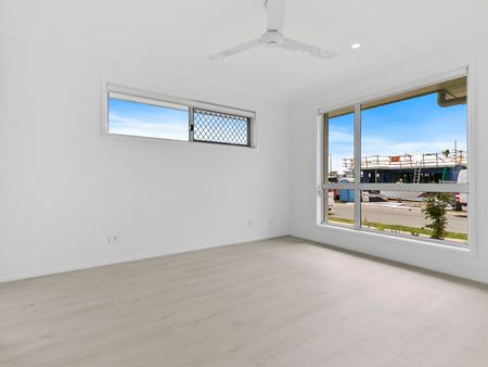 FAMILY HOME READY TO CALL YOURS! - Photo 3