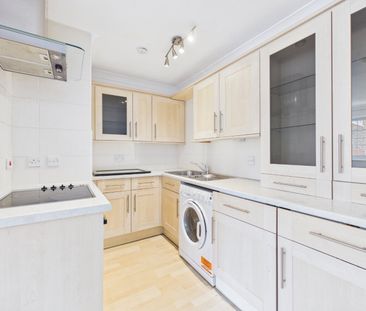 1 bedroom Flat in Fairway Heights, Camberley - Photo 3
