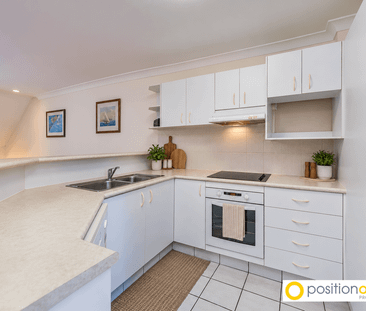 Spacious Two-Bedroom Townhouse Just Moments from the Broadwater - Photo 5