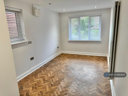 4 bedroom detached house to rent - Photo 5