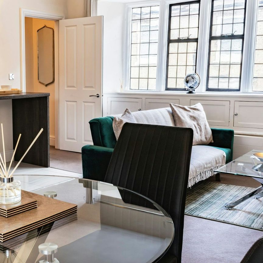 Flat to rent on - Photo 1