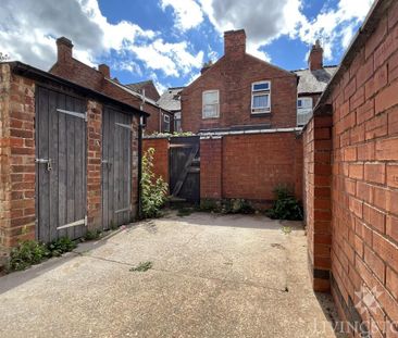 2 bedroom ground floor flat to rent - Photo 3