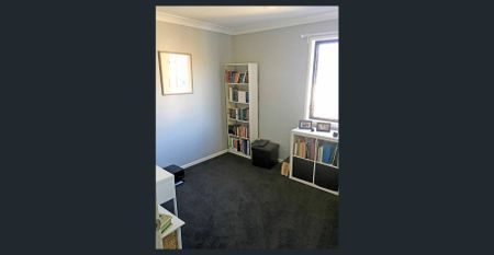 Modern 3 Bedroom - Photo 3