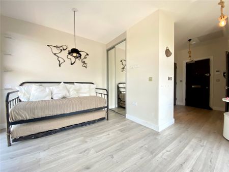 1 bedroom Studio in St James House, Maidenhead - Photo 2
