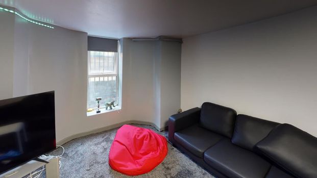 Brudenell Grove, Hyde Park - Photo 1