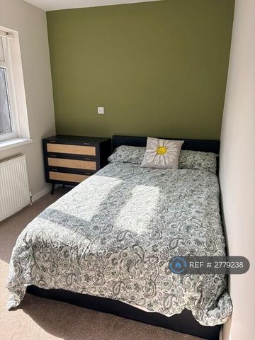 1 bedroom in a house share to rent - Photo 4