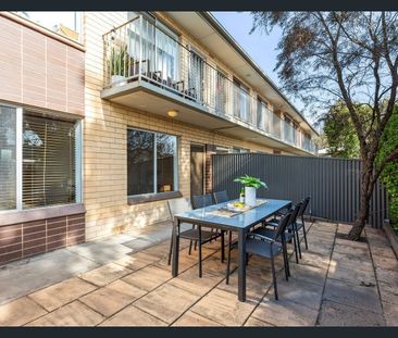 SPACIOUS 2 BEDROOM UNIT IN PRIME LIFESTYLE LOCATION - Photo 2