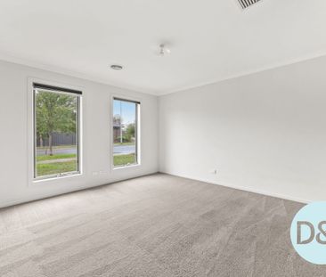 Spacious Family Living in Sought-After Ambrosia Estate - Photo 2