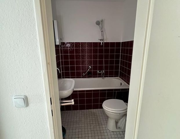 Helle, frisch renovierte 2-Zimmer-Wohnung mit großem Balkon - Foto 1