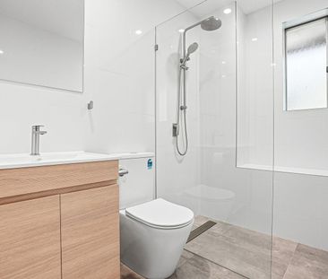 Renovated 2-Bedroom Apartment in Prime Location - Photo 5