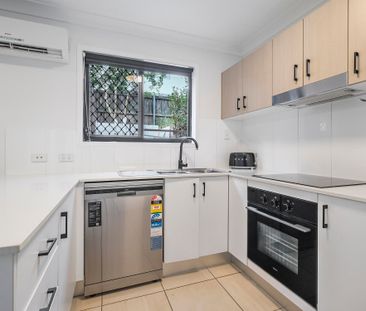 Stylishly Renovated Townhouse in Prime Richlands Location. - Photo 5