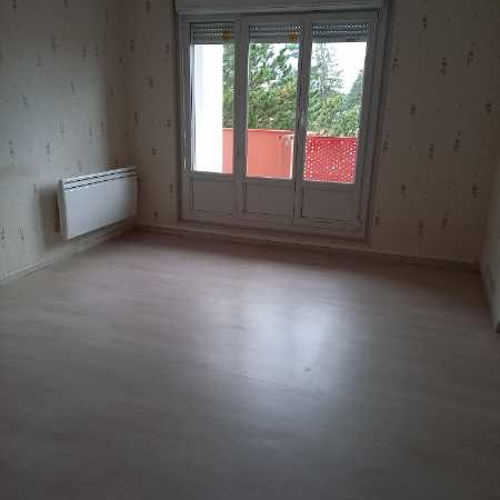 Location : Appartement 3 pièces 67 m2 – VIEUX CHARMONT - Photo 1