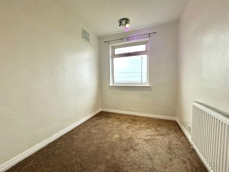 3 bedroom house - semi-detached - Photo 3