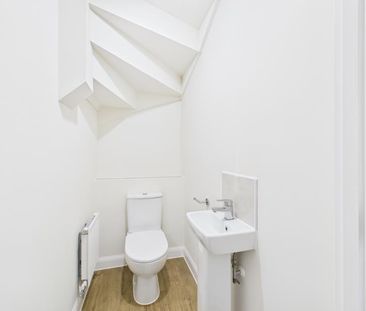 Laurie Close, Yate, Bristol - Photo 5